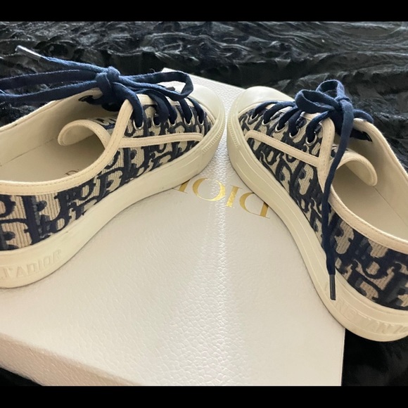 Dior navy blue / white sneakers , also comes with white shoe laces . - Picture 3 of 4